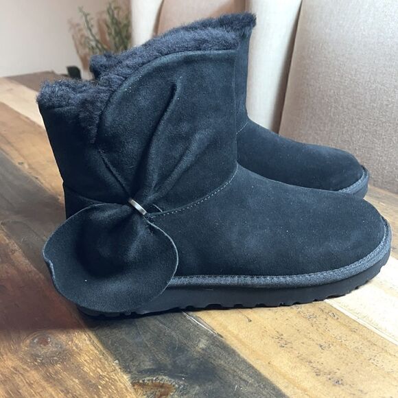 UGG Classic MINI TWIST BOOT - Picture 1 of 8